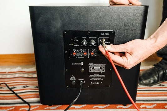 How to Connect Speaker Wire to Receiver